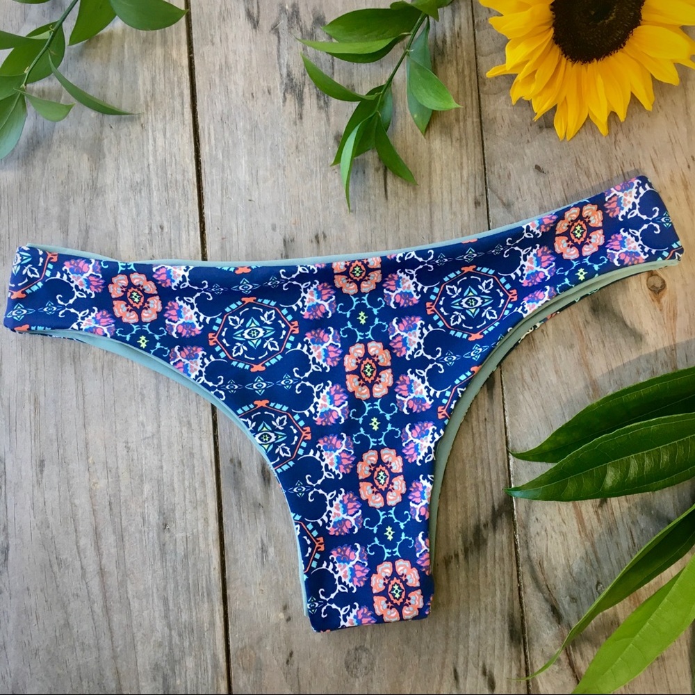 🌺New Basic Cheeky Bikini Bottom Reversible🌸